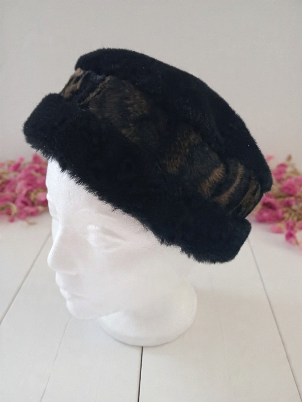 Vintage-Style Black Faux Fur Beret Hat Women's Winter Accessory